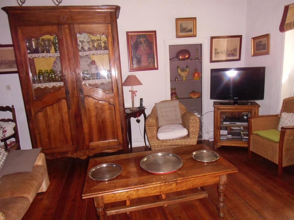 Petit Grenier Douillet De Cathie Bed & Breakfast Roquemaure  Exterior photo