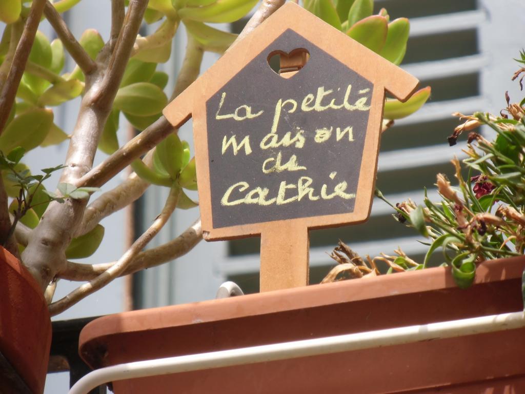 Petit Grenier Douillet De Cathie Bed & Breakfast Roquemaure  Exterior photo