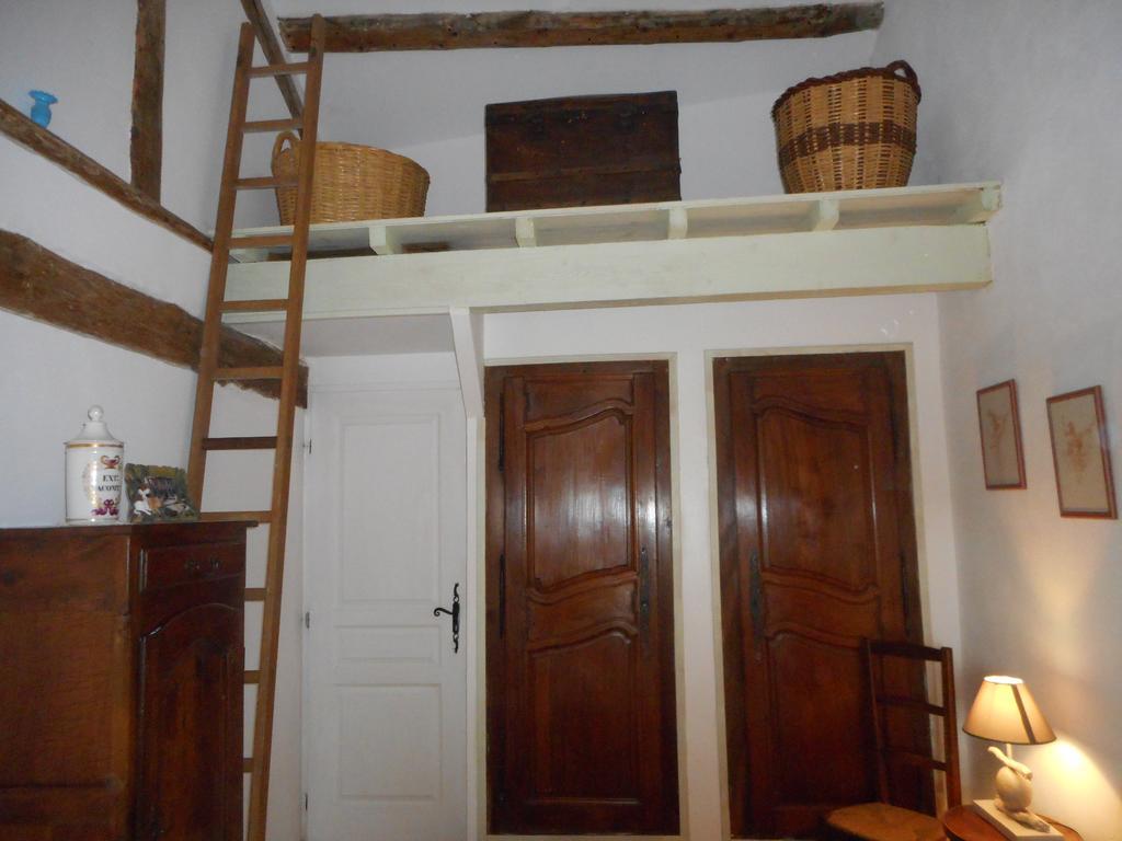 Petit Grenier Douillet De Cathie Bed & Breakfast Roquemaure  Exterior photo