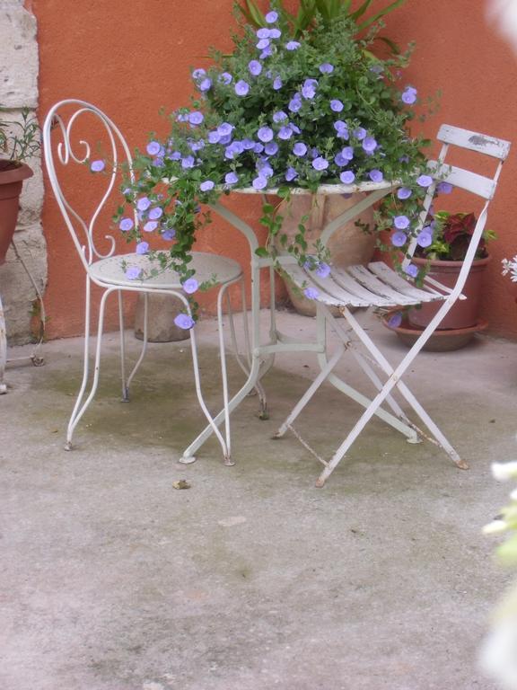 Petit Grenier Douillet De Cathie Bed & Breakfast Roquemaure  Exterior photo