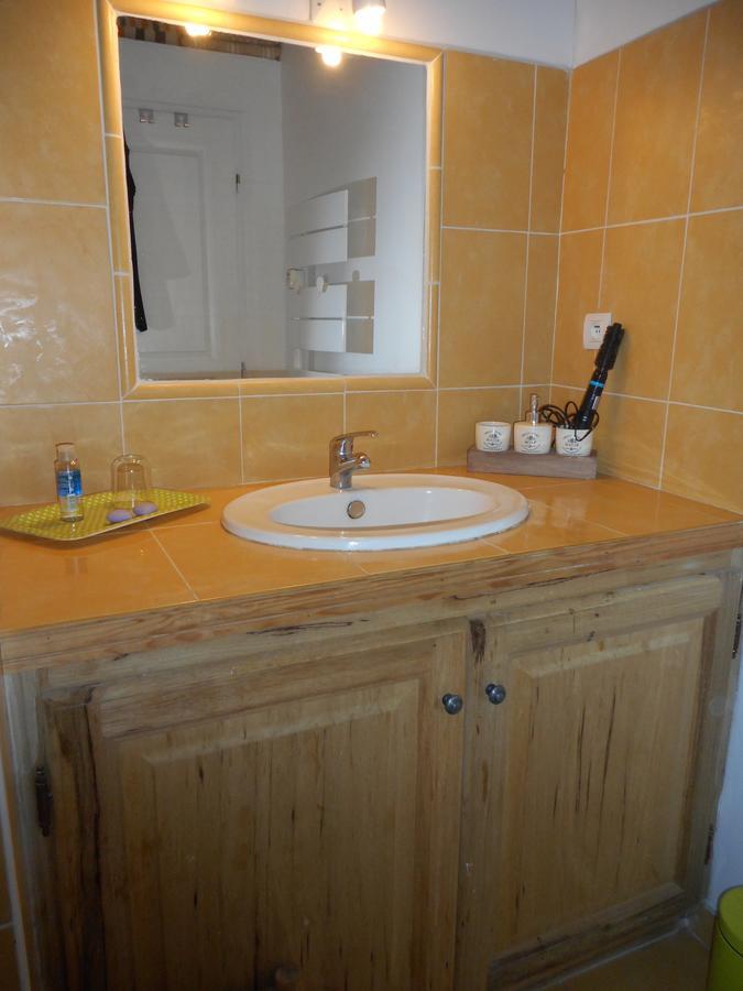 Petit Grenier Douillet De Cathie Bed & Breakfast Roquemaure  Exterior photo